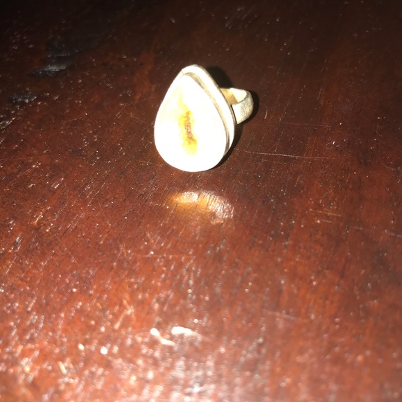 Amber resin ring with 925 silver band - Picture 3 of 4